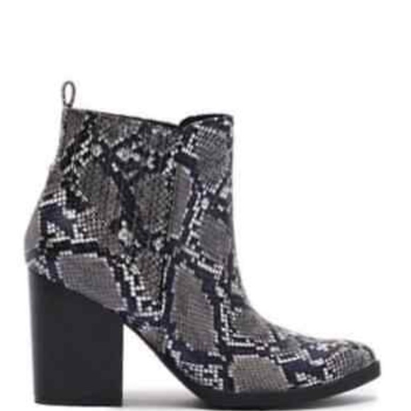 Indigo Rd. Adore Block Heel Bootie - Picture 4 of 4